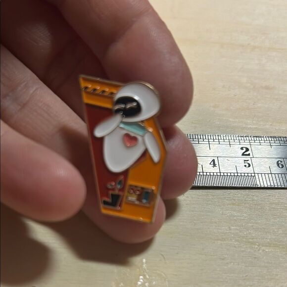 Wall-E and Eve Enamel Pins set - Picture 3 of 4